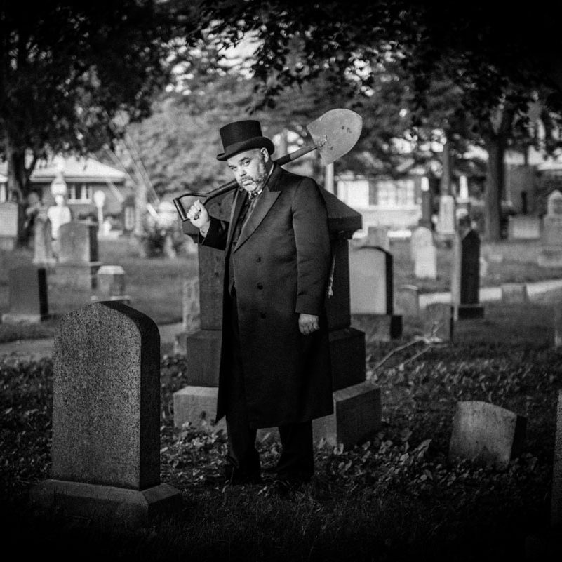 Undertaker-in-Graveyard-1